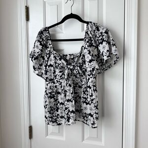 Loft Babydoll Black and White Floral Cotton Flutter Sleeve Top. Size S